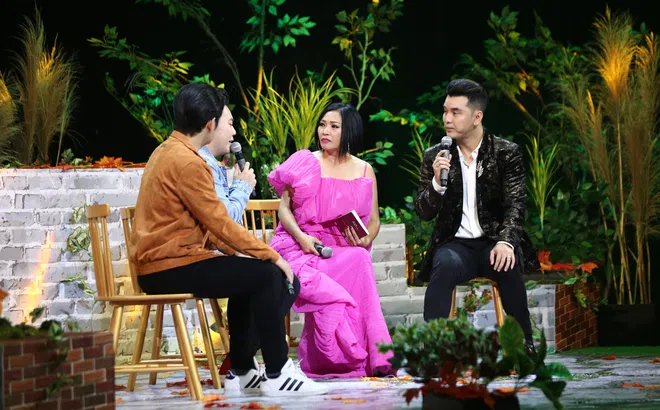 Cha đẻ hit “Hoa nở không màu” ôm chặt Phương Thanh để cám ơn, viết thư tay tặng đàn chị