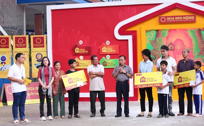 Võ Minh Lâm nói về lý do đặc biệt tặng 3 suất học bổng và xe đạp điện cho trẻ mồ côi