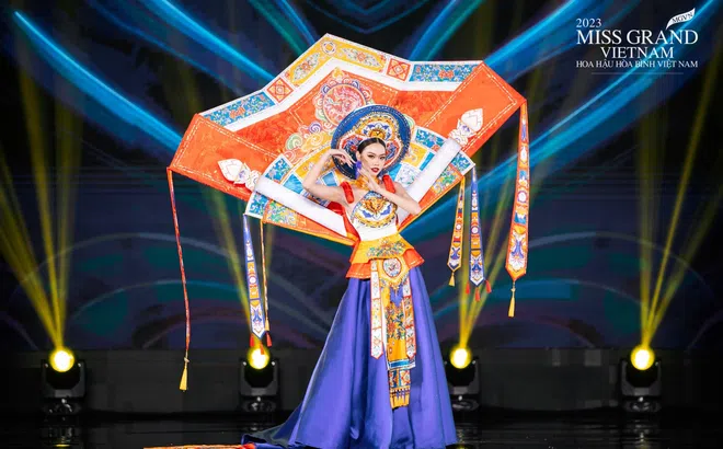 Đặng Hoàng Tâm Như trình diễn thiết kế lấy cảm hứng từ Pháp lam Huế tại Miss Grand Vietnam 2023