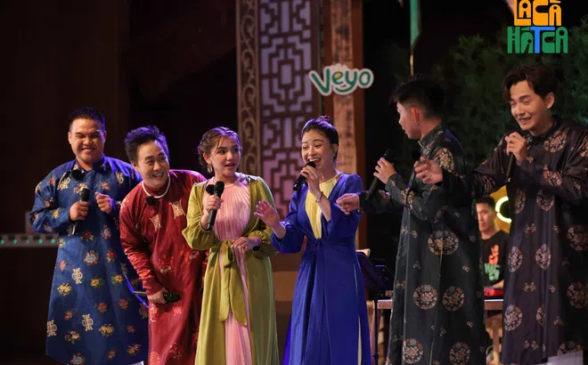Dương Hoàng Yến tái hiện bài hát “Chiếc Khăn Piêu” trong La Cà Hát Ca