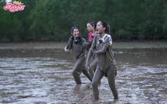 Tiểu Vy ngại ngùng khi Trường Giang nhắc đến HIEUTHUHAI