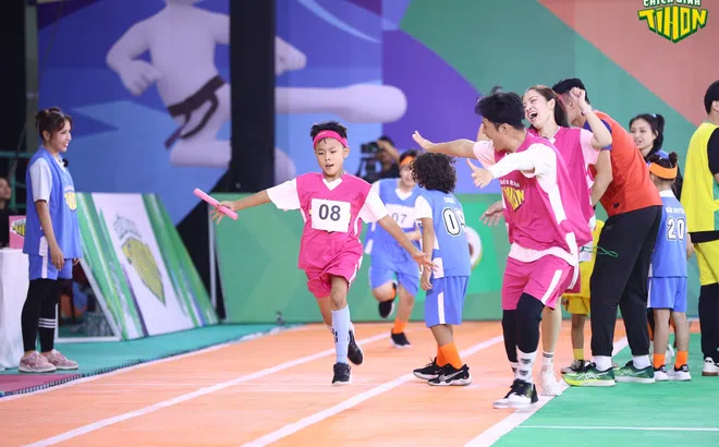 Puka nghiêm khắc với con, Gin Tuấn Kiệt tận tình bên con từng bước