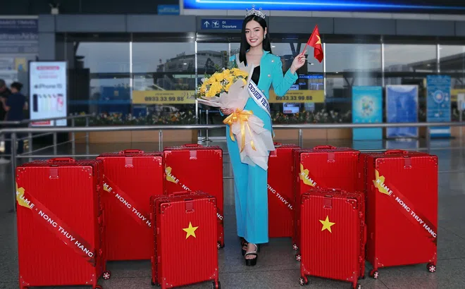 Hoa hậu Nông Thuý Hằng mang 70kg hành lý đi thi quốc tế