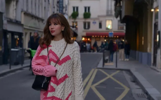 Nhà văn Amanda Huỳnh tung bộ ảnh thời trang thanh lịch vào dịp Giáng Sinh