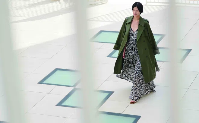 UNIQLO Tái Hợp Nhà Thiết Kế Nổi Tiếng Clare Waight Keller Trong Bộ Sưu Tập Mùa Xuân 2024