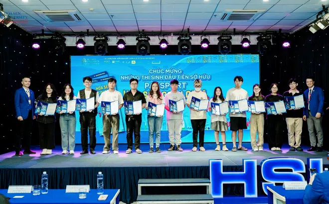 Những thí sinh đầu tiên cầm trên tay “Passport” từ chương trình Hoa Sen Go Global