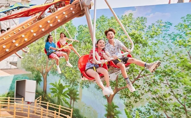 Người dân TP.HCM nóng lòng chờ đón “vũ trụ giải trí” VinWonders sắp khai trương