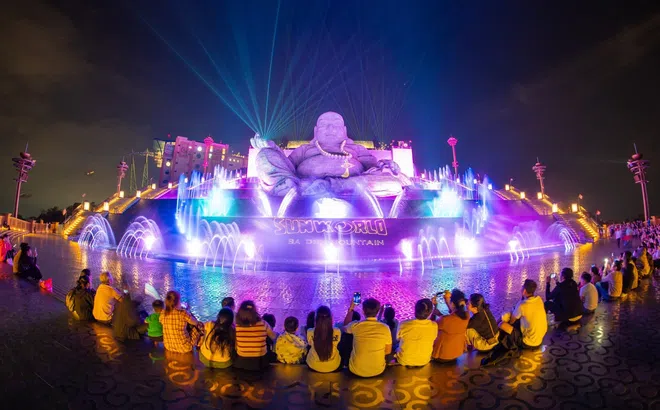 Mãn nhãn với màn trình diễn nhạc nước trên độ cao hơn 900m tại Sun World Ba Den Mountain