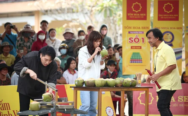 Ca sĩ Ái Phương và ca nhạc sĩ Châu Đăng Khoa góp sức mang về giải thưởng 90 triệu cho trẻ em mồ côi