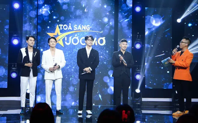 Giám khảo Nguyễn Văn Chung bất ngờ ngỏ lời mời thí sinh cover nhạc của mình vì màn song ca đầy ấn tượng