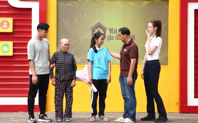Quyền Linh, Quế Ngọc Hải khóc trước bà cụ 78 tuổi chật vật nuôi cháu mồ côi