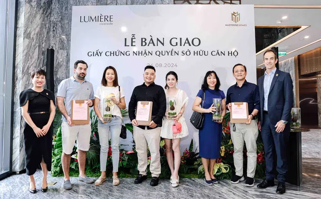 Liên tục bàn giao sổ hồng tại các dự án, Masterise Homes® khẳng định uy tín với pháp lý vững vàng