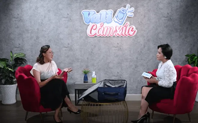 Tô Nhi A lắng nghe chia sẻ của nữ giám đốc bị áp lực vì gia đình giục cưới