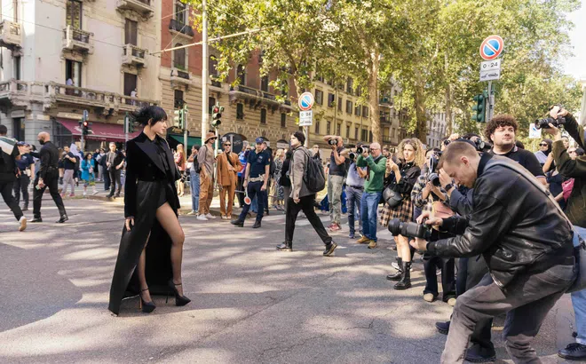 Sức hút của Châu Bùi tại Milan Fashion Week Xuân Hè 2025