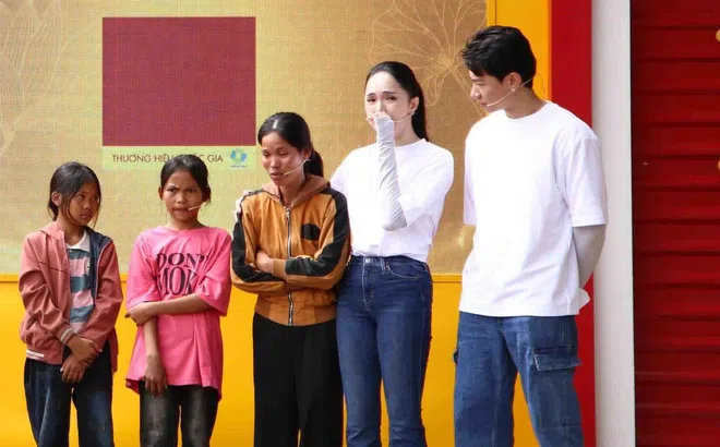 Quyền Linh, Hương Giang khóc nghẹn trước người vợ chật vật nuôi 4 con khi chồng mất