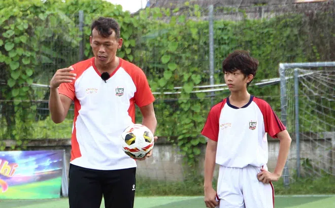 'Con trai' Ngọc Trinh khiến Bùi Tấn Trường thất vọng, suýt bị loại ở 'Cầu thủ nhí'