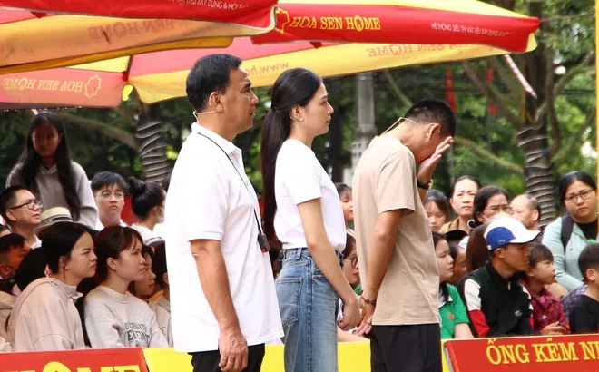 Mái ấm gia đình Việt: Diễn viên Trần Kim Hải và diễn viên Huỳnh Bảo Ngọc tặng xe đạp cho trẻ em mồ côi