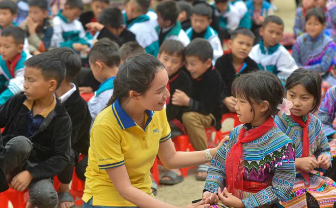 “Nối vòng tay ấm” mang hơi ấm lên vùng cao các tỉnh phía Bắc