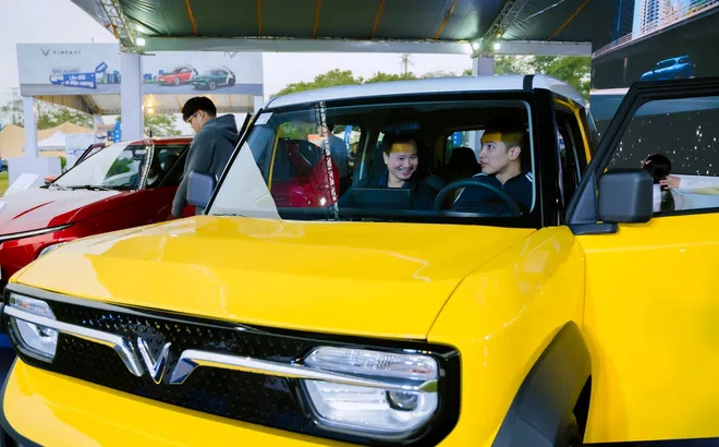 VSMS 2024: Trải nghiệm dàn xe điện VinFast, chủ xe xăng muốn lên đời sớm để hưởng ưu đãi khủng