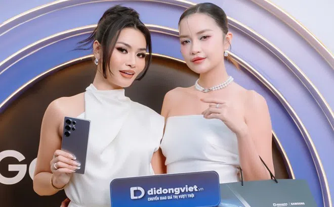 Dàn nghệ sĩ, Hoa hậu cùng hàng trăm khách hàng check-in tại Di Động Việt trong đêm trả hàng Galaxy S25
