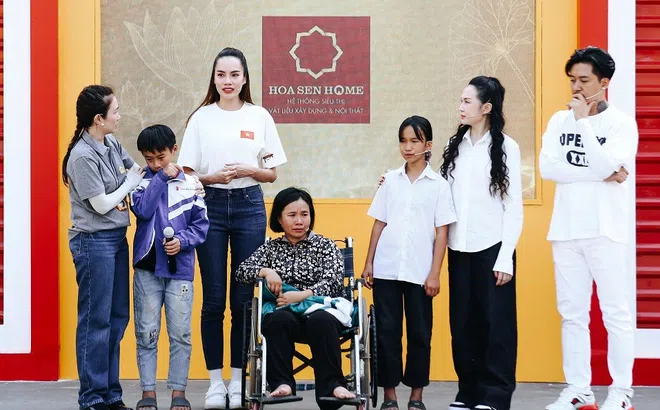 Nỗ lực vươn lên của bé gái có tuổi thơ thiếu thốn