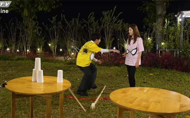 Thúy Ngân phát cáu vì "báo thủ" Quang Hùng