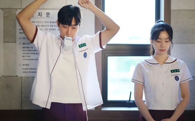 Chemistry tình bể bình của Dahyun (Twice) và Jinyoung (B1A4) trong "You Are The Apple Of My Eye" bản remake của Hàn.