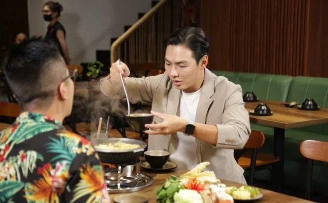 Hoàng Rapper và Chen Ru Lu mời Jay Quân thưởng thức đại tiệc của Quán ăn hạnh phúc