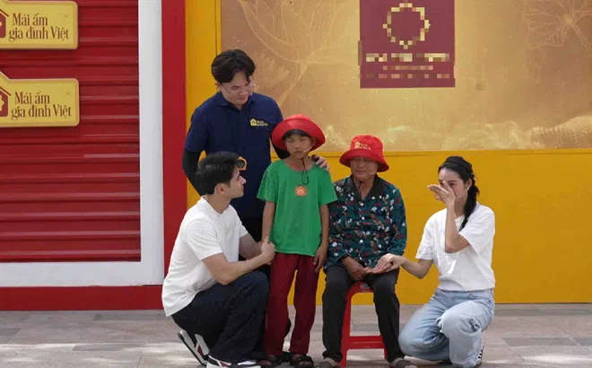 Đại Nghĩa, Tuấn Ngọc xót xa bà cụ 70 tuổi bán vé số nuôi cháu mồ côi