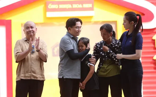Đại Nghĩa, Hoàng Sơn và Hạnh Nguyên xót xa cho người mẹ bị ung thư gồng gánh gia đình khi chồng mất