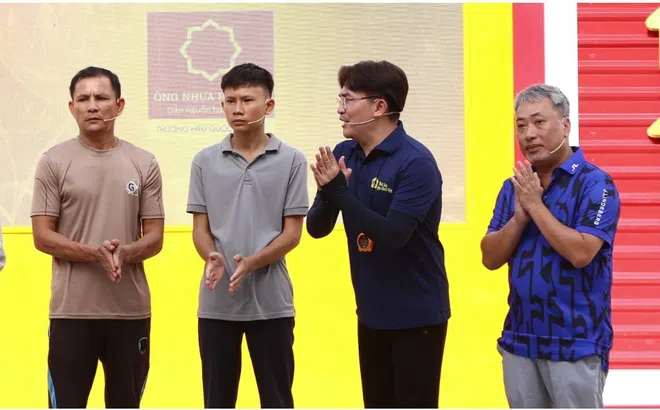 Nguyễn Quang Dũng nghẹn lòng trước người đàn ông ‘gà trống nuôi con’ khi vợ mất