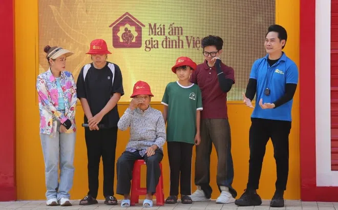 Mái ấm gia đình Việt: MC Dương Hồng Phúc bật khóc nhắc về quá khứ bán nhà chữa bệnh hiểm nghèo cho con trai