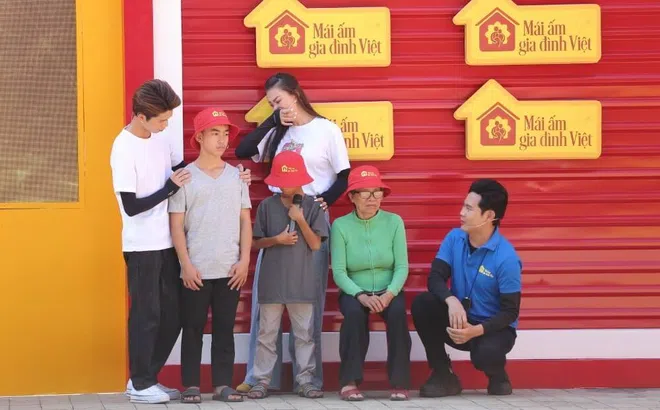 Dương Hồng Phúc tặng hết cát-xê, Kim Duyên và Thành Đạt trích tiền túi tặng các em nhỏ mồ côi