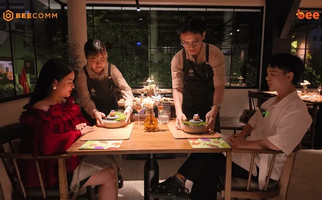 Chen Ru Lu cùng Tuấn Kiệt thích thú khi thưởng thức ẩm thực thuần thực vật tại TP. HCM