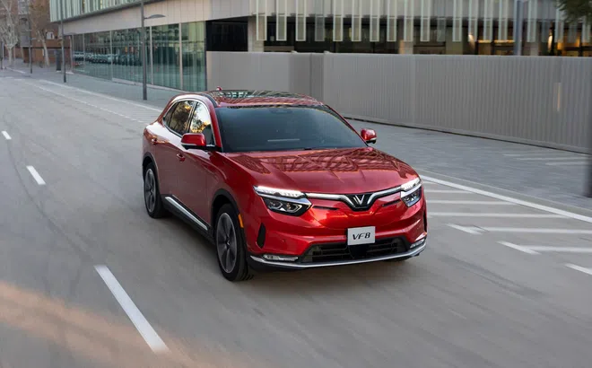 Chủ xe VF 8: Bất ngờ với sức mạnh, ngỡ ngàng chi phí 0 đồng