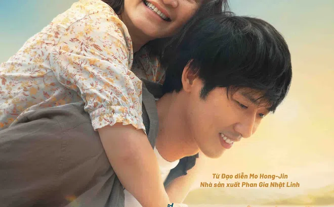 Poster Mang Mẹ Đi Bỏ khắc họa tình mẫu tử giản dị mà nhói lòng qua hình ảnh Tuấn Trần “gánh mẹ” Hồng Đào trên lưng