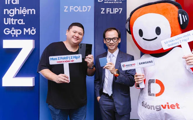 Hàng trăm khách hàng check-in sớm tại Di Động Việt trong ngày mở bán sớm Galaxy Z Fold7 | Z Flip7