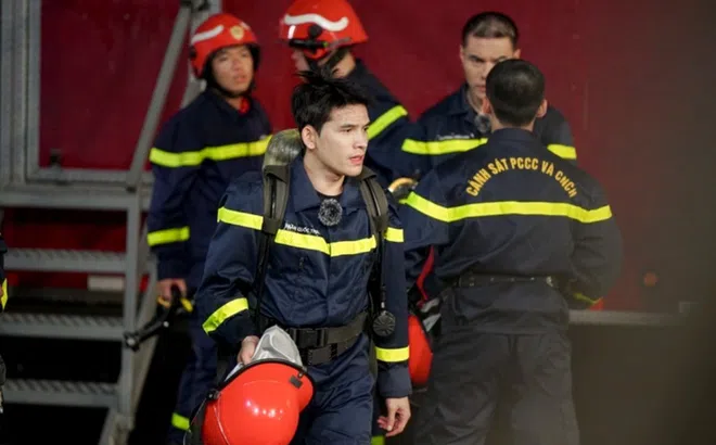 "Chiến sĩ quả cảm" nhận mưa lời khen sau màn ra mắt