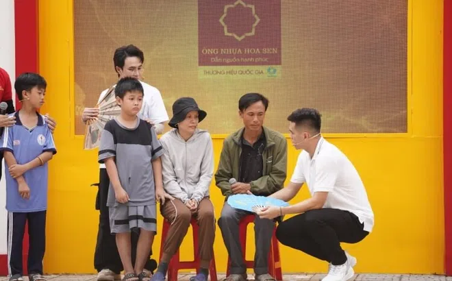 Huỳnh Lập bật khóc, Tiến Linh lặng người trước ước mơ giản dị của những em nhỏ trong “Mái ấm gia đình Việt”