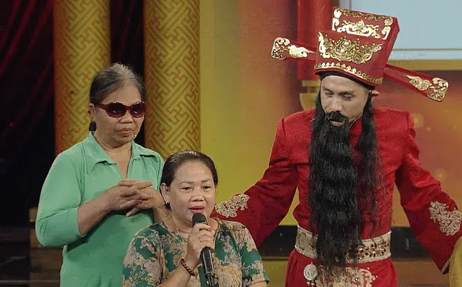 Thần tài gõ cửa: Người phụ nữ 60 tuổi khiếm thị vẫn nuôi mẹ già và chăm em gái ung thư