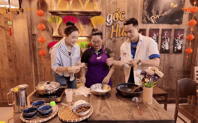 Hỷ Khí Dương Dương và Bỏng Ngô Mario thưởng thức món ngon chuẩn vị Huế