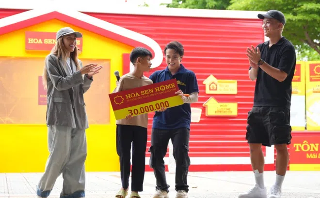 Mái ấm gia đình Việt: Giọt nước mắt trong bữa tiệc sinh nhật đặc biệt của người mẹ khiếm thị