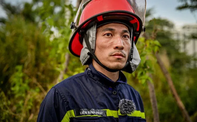 Liên Bỉnh Phát ngồi xe lăn nói lời chia tay 'Chiến sĩ quả cảm'