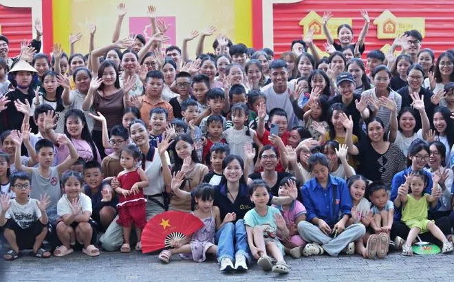 “Mái ấm gia đình Việt” ghi hình tại An Giang, nối dài hành trình sẻ chia cùng trẻ em nghèo