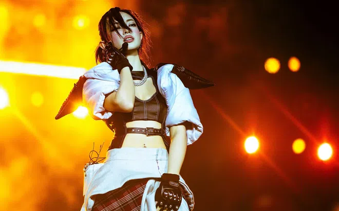 Từ Fashion Icon đến nghệ sĩ trình diễn: Châu Bùi chính thức bước ra ánh đèn sân khấu