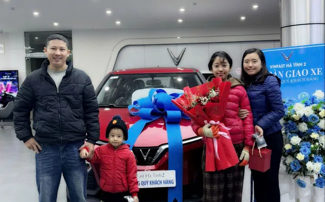 Khách Việt đổi từ xe xăng sang VinFast VF 5: “Xe bốc, vợ con hết say xe, chi phí bằng 0”