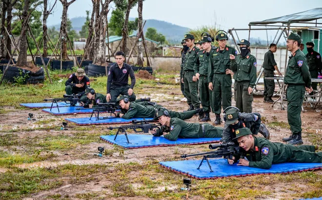 Chiến sĩ quả cảm: Kiều Minh Tuấn, Phan Mạnh Quỳnh và Hưng Nguyễn được khen thưởng, Lê Dương Bảo Lâm xúc động