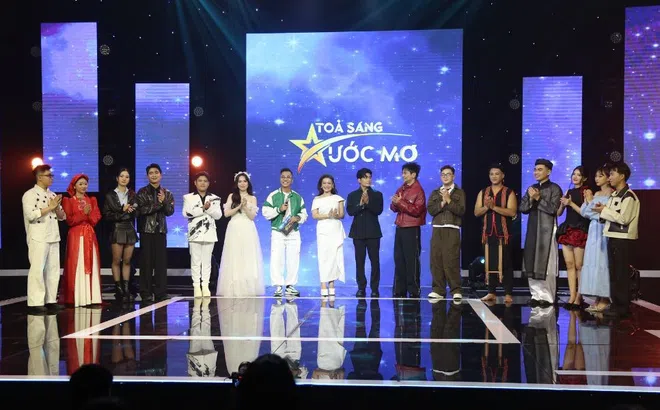 “Tỏa Sáng Ước Mơ” mùa 4: Lâm Hùng bối rối vì phải sửa điểm 3 lần, Top 12 lộ diện đầy kịch tính