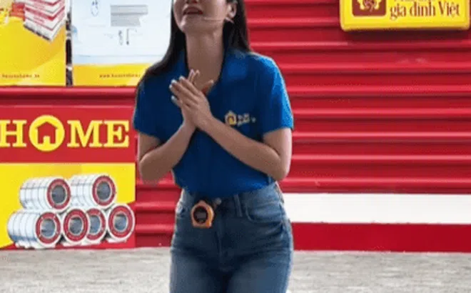 Lâm Vỹ Dạ quỳ gối xin suất sửa nhà cho bé gái lớp 7 mồ côi cha trong “Mái ấm gia đình Việt”