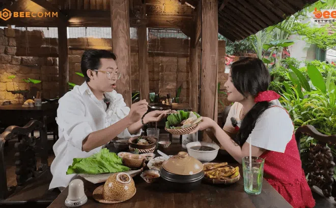 Quán ăn hạnh phúc: Năm Chà và Hỷ Khí Dương Dương thích thú với quán ăn đậm chất nông thôn Việt xưa tại TP.HCM